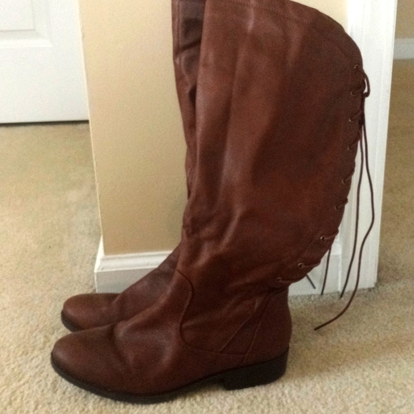 BareTraps Shoes - Baretraps size 10 man made material brown boots.
